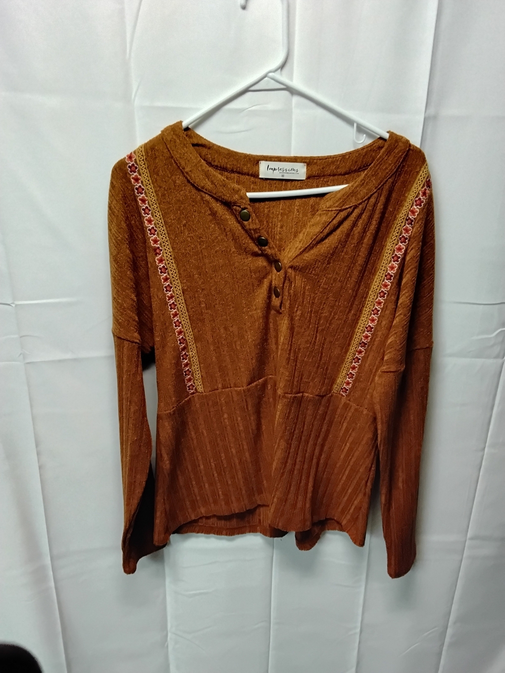 Impressions Women’s Rust Long-Sleeve Henley Top with Embroidered Trim NWOT